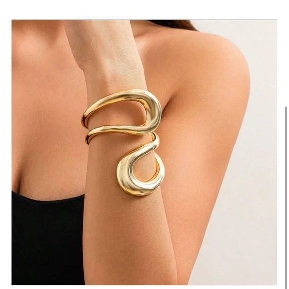 Circular Bangle Bracelet - Picture 3 of 3